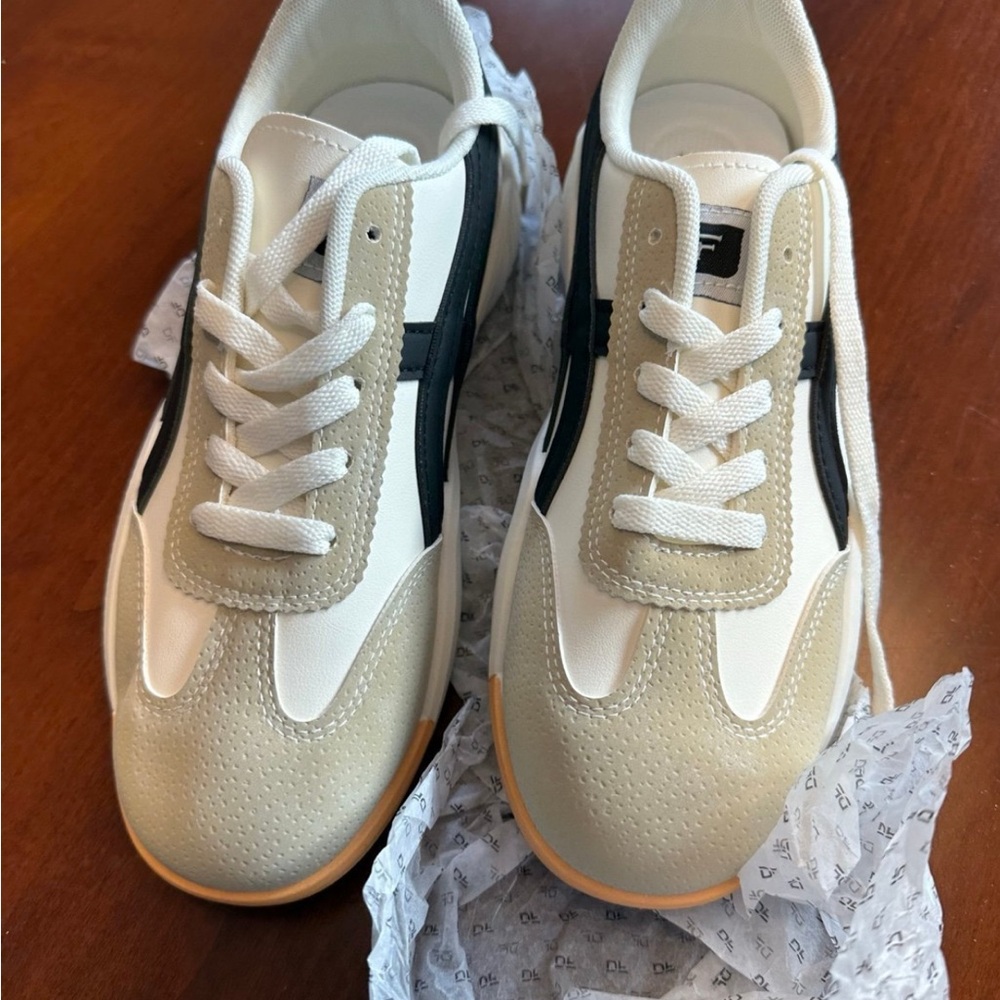 DeFlorence 8.5 women’s sneakers